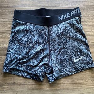 Nike pros shorts